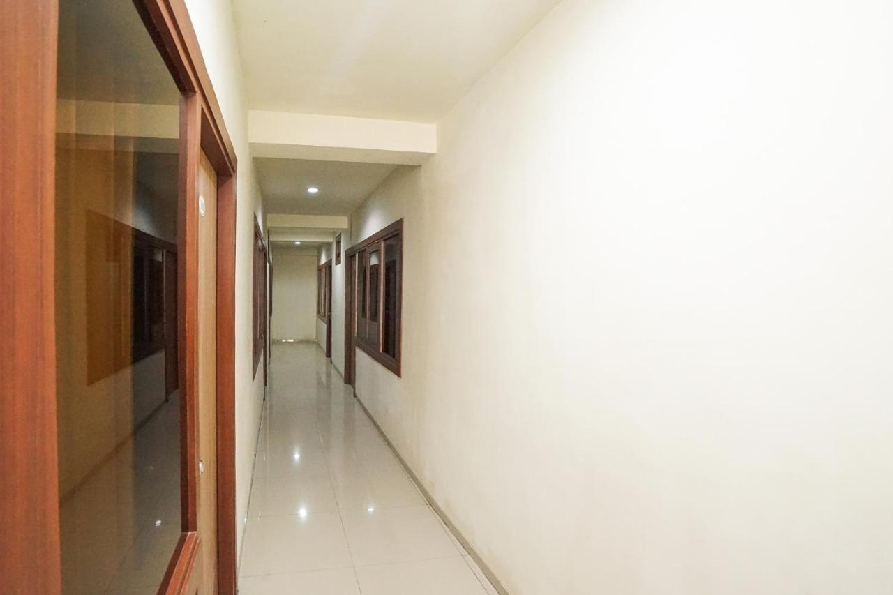 Hotel Reddoorz @ Panglima Sudirman Surabaya Exterior foto